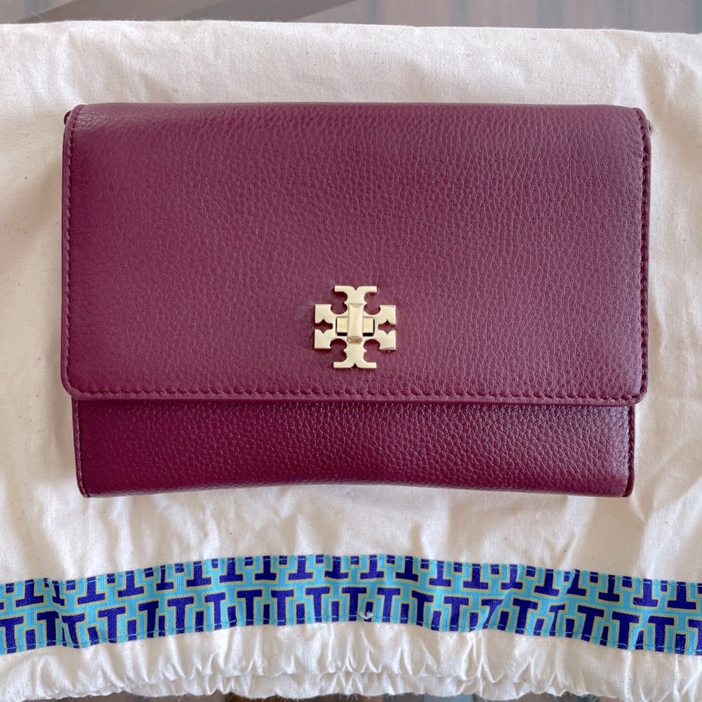 Tory Burch Mercer Chain Crossbody/ Crossbody in Burgundy/Shiraz